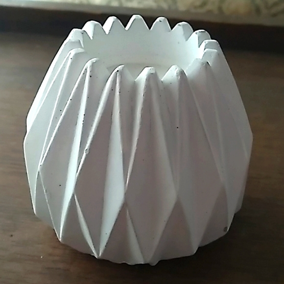 Geometric white candle votive holder - Picture 3 of 5